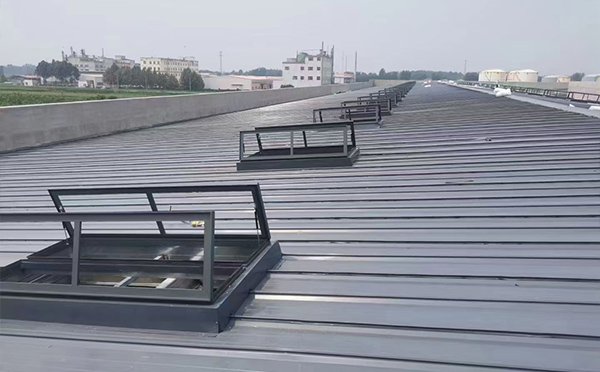 某中学室内体育馆柯坪排烟窗改造项目