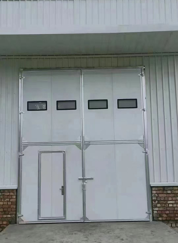 柯坪工业门在设备装配车间出入口的实施记录